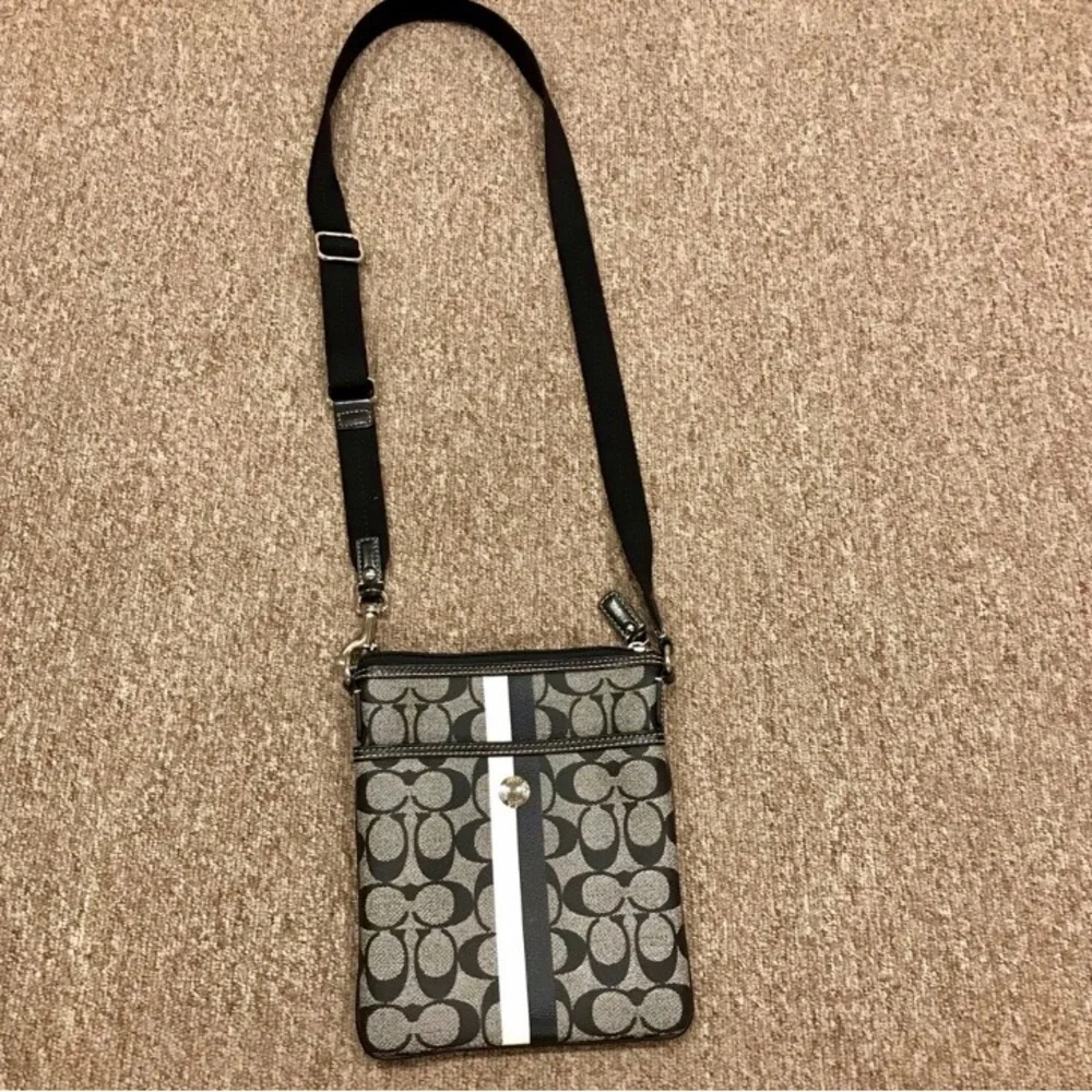 Coach Black and White Crossbody Bag - Picture 3 of 9